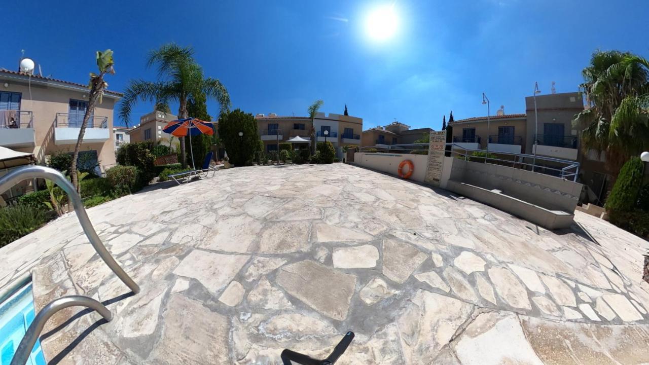 Maya بافوس المظهر الخارجي الصورة